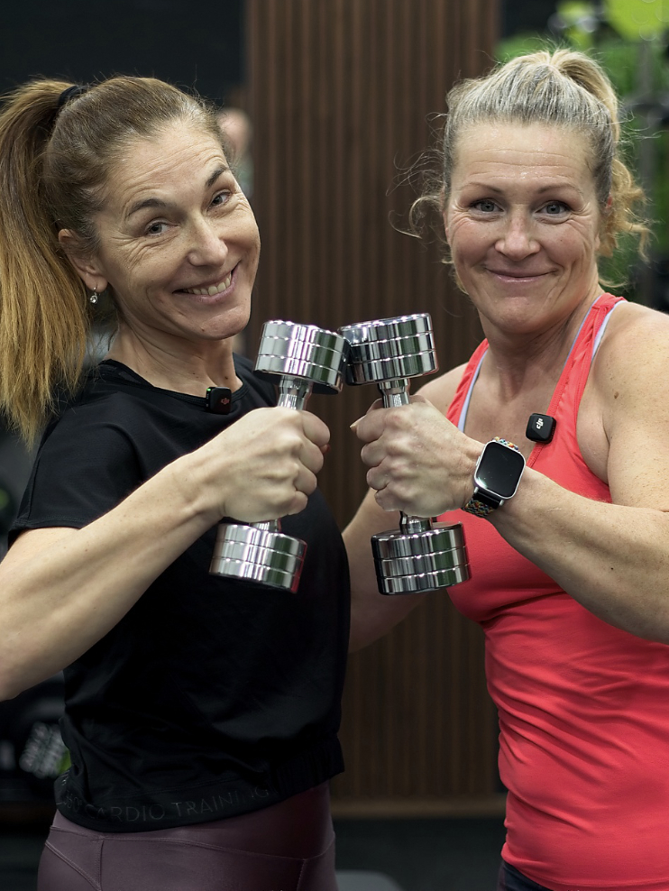 Středeční cvičení se Sylvií a Martinou - trochu větší dřina, ale blíž k cíli při tvorbě svalů. Longevity v posilovně.