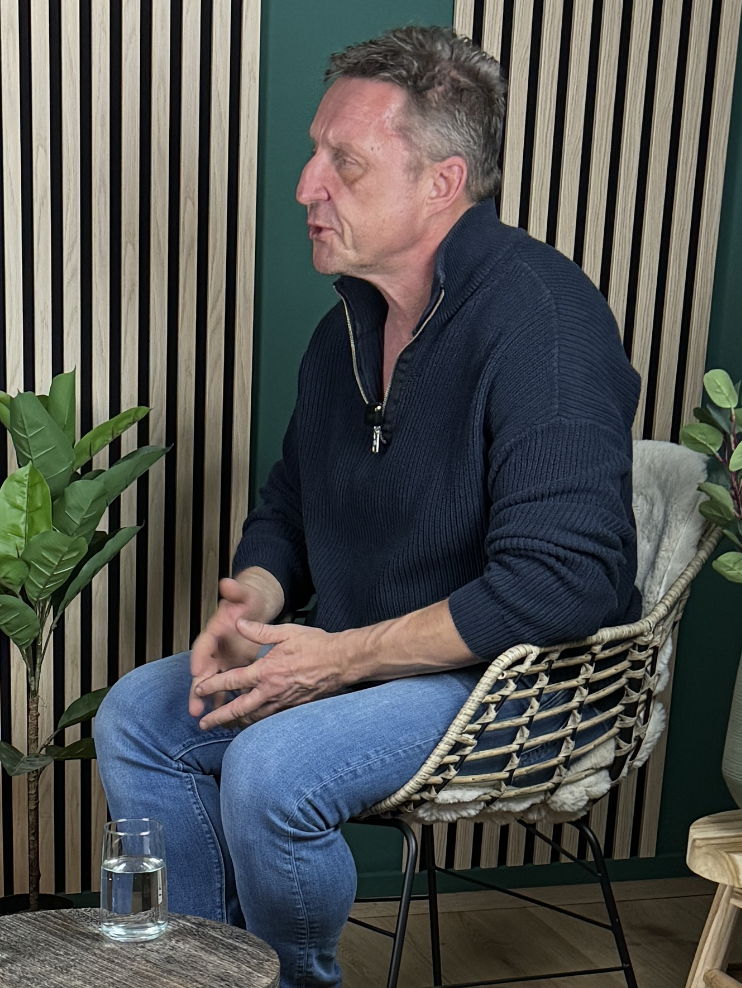 Odborník na výživu, RNDr. Pavel Suchánek -           
jak důležité jsou pro naše tělo a energii bílkoviny? Máme se jich bát? Způsobují rakovinu?