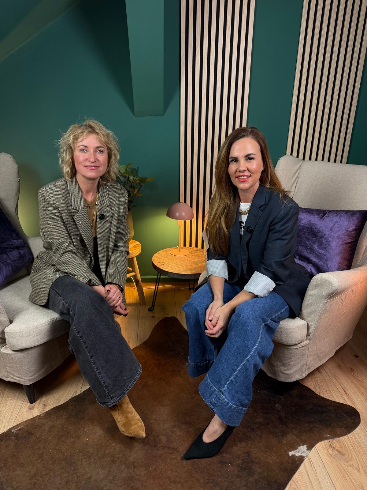 Irena Vokrojová – o šatníku pro ženy, kde se změnila postava. Co nám ve skříni nesmí chybět, a jak zvýraznit svoje přednosti.  Stylistka v oblasti módy a osobního stylu