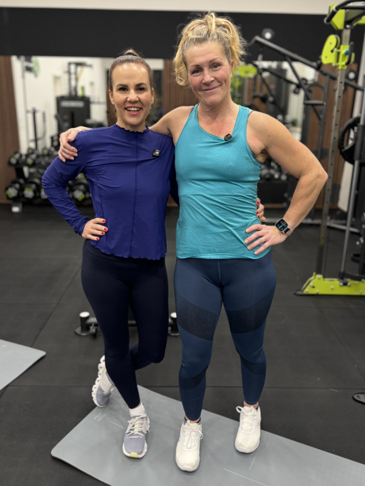 Středeční cvičení se Sylvií a Kristýnou - v úvodu bude intenzivní se zaměřením na nohy, pevný zadek a břicho. A nebude chybět posilování svalů na horní části těla.