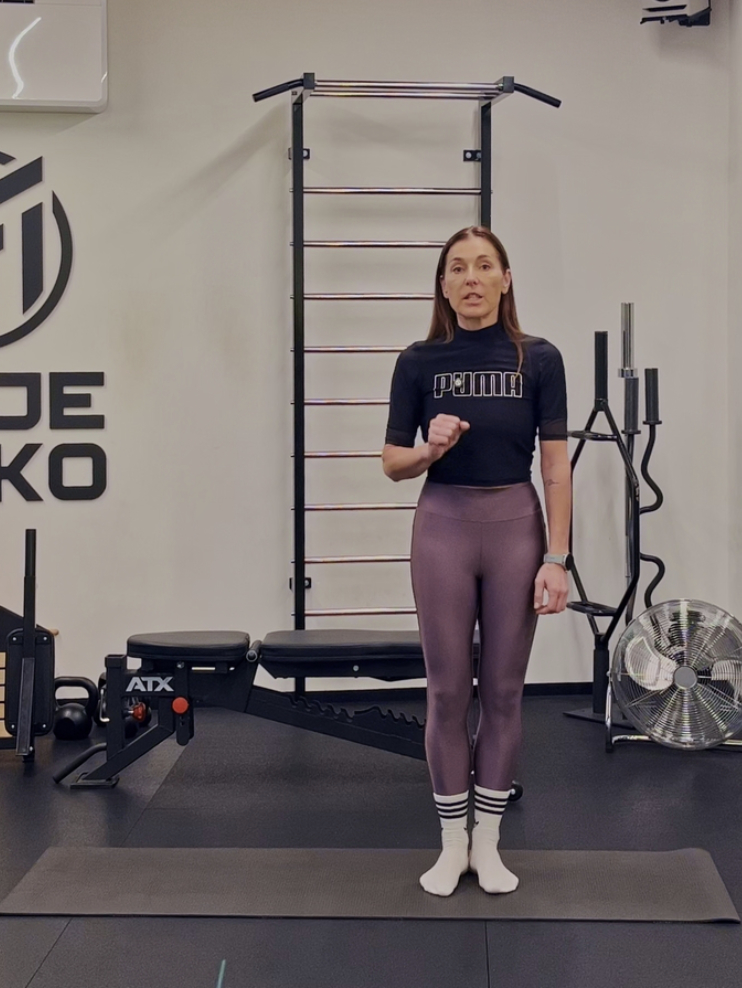 Cvičení s Martinou - lekce na spodní část těla. Zkrátka zpevňujeme zadečky do plavek.