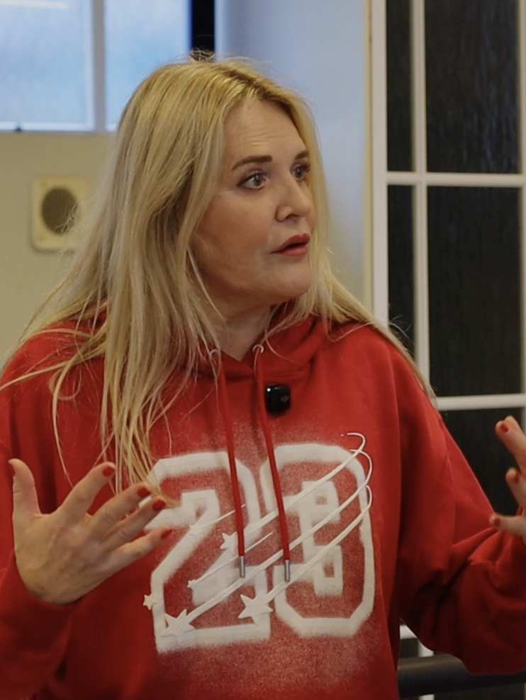 Pilates jako opora v menopauze - síla, dech a ženské zdraví. Kateřina Vaňková - zakladatelka Pohybového studia K6. Jedna z prvních u nás, která začala klientky učit cvičit na reformerech. Patří mezi naši špičku.